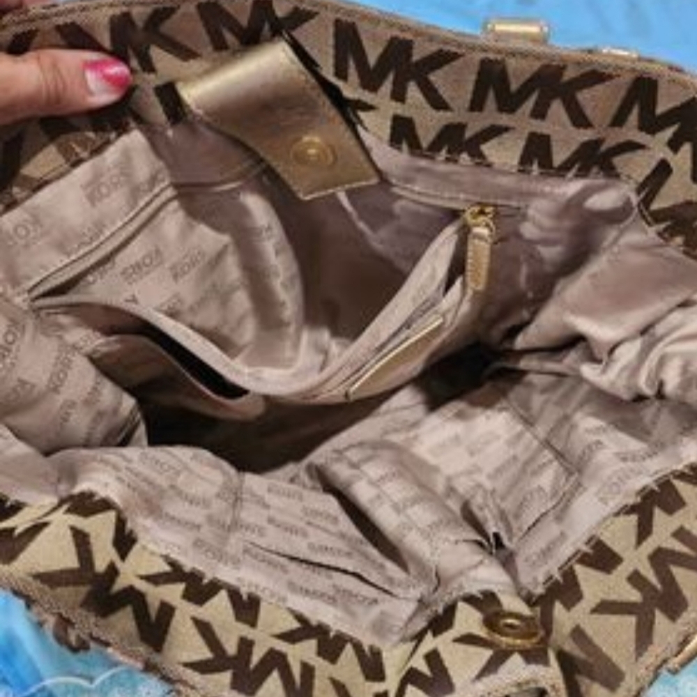 MK Hobo Bag - Picture 2 of 2
